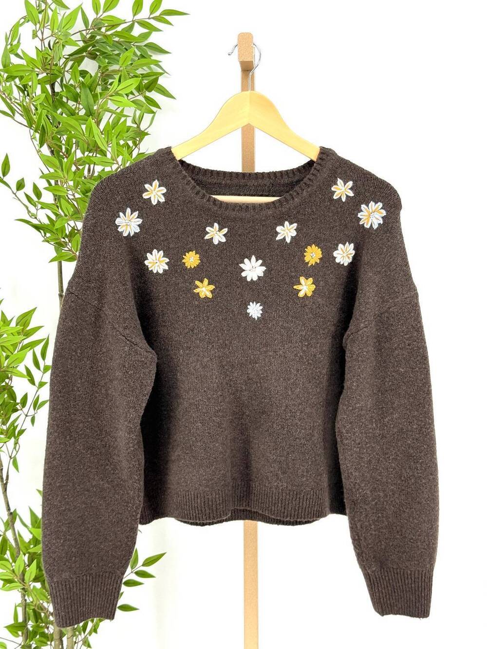 NEW DEX CLOTHING women's floral embroidered sweater in espresso heather